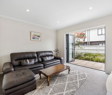 Contemporary Home For Your Family to rent fully furnished. - Photo 1