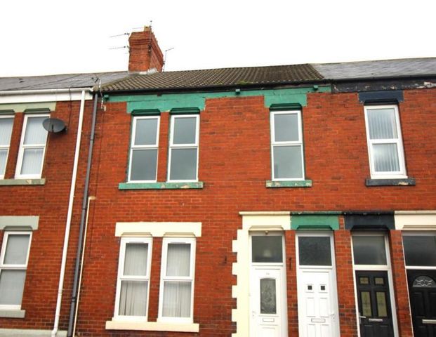 3 bedroom flat to rent - Photo 1