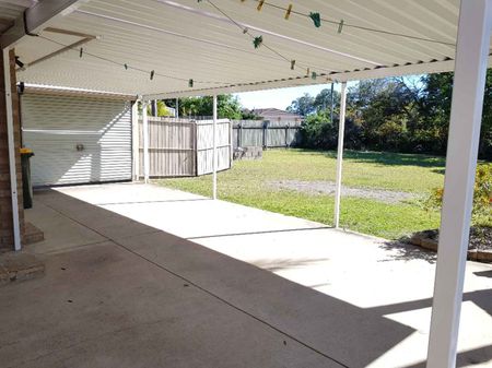 BURPENGARY - CLOSE & EASY - Photo 3