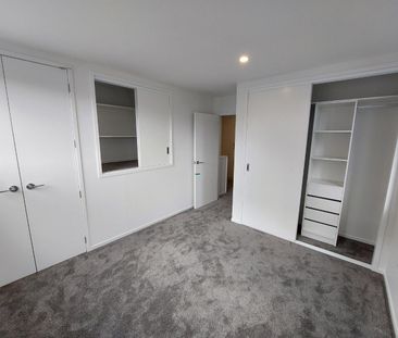 Stunning Townhouse - Photo 4