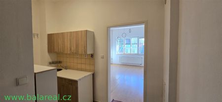 Pronájem bytu 1+1 37 m² - Fotografie 2