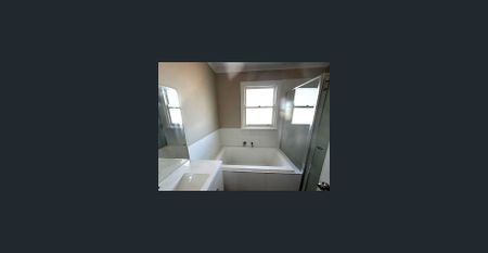 Lovely 2 Bedroom Home - Photo 4