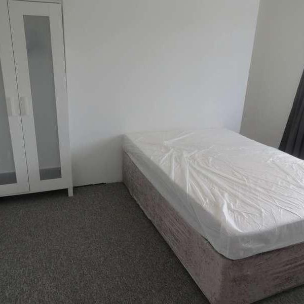 Bedroom Detached House In Ensbury, BH10 - Photo 1