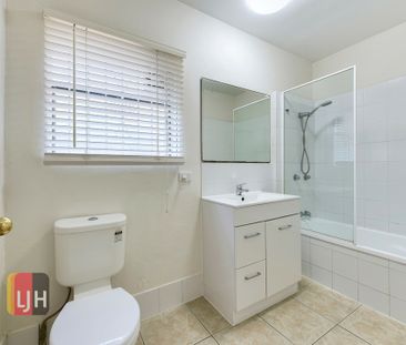 CENTRALLY LOCATED, 3 BEDROOM UNIT WITH A/C! - Photo 3