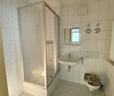 Wählen Sie Ihren Bodenbelag / helle 2 Raumwohnung mit Balkon - Foto 1