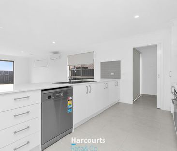 Luxury Living in a Peaceful Family Estate - Photo 2