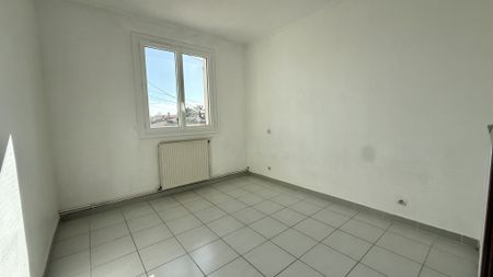 Location Appartement 4 pièces 66m² ARLES 13280 - Photo 3
