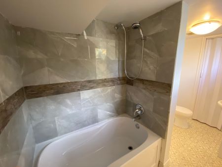 For Lease - 24 Stoddart Drive Unit# Lower, Aurora, Ontario - Photo 3