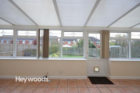 4 bedroom detached house to rent - Photo 3