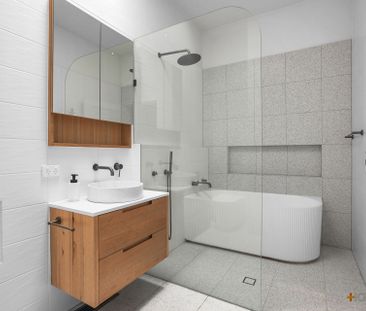 HOME BY THE BAY | QUAINT AND COSY - Photo 6