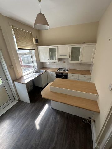 2 bedroom terraced house to rent - Photo 4