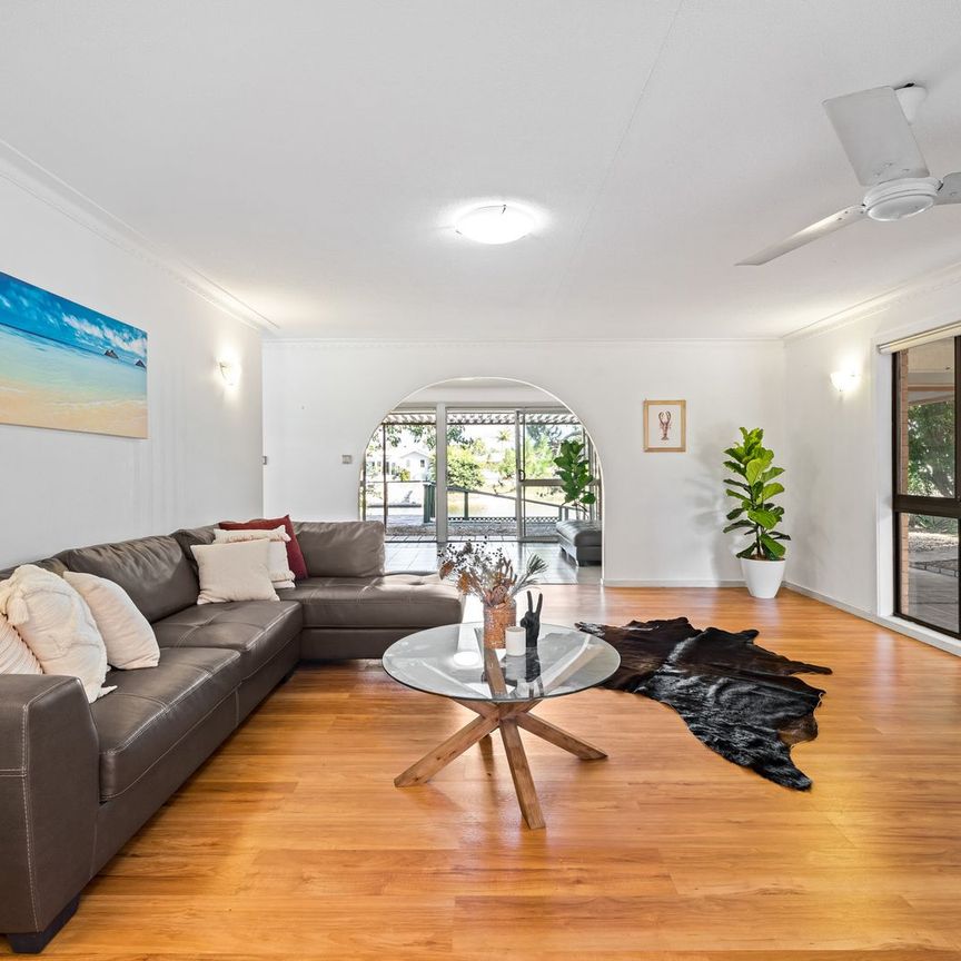 11 Sundowner Court, Mermaid Waters, QLD 4218 - Photo 1