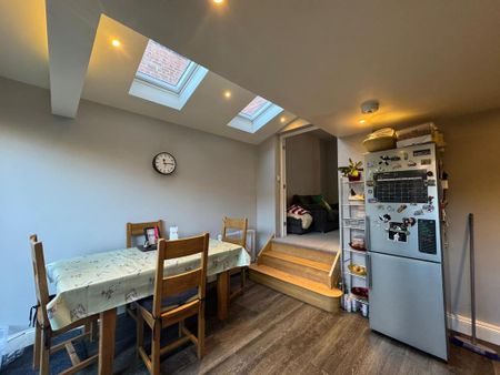 3 bedroom terraced house to rent - Photo 3