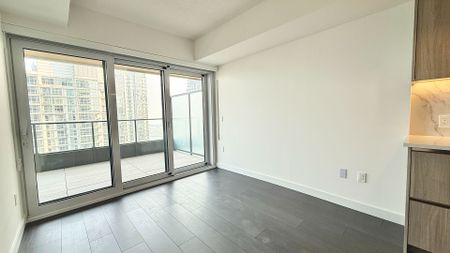 For Lease - 1 Concord Cityplace Way Unit# 3708, Toronto, Ontario - Photo 2