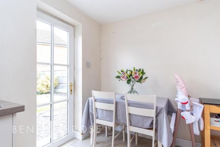 2 bedroom end of terrace house to rent - Photo 4