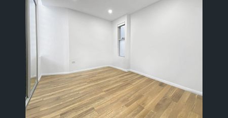 Centrally located apartment in a boutique building - Photo 2