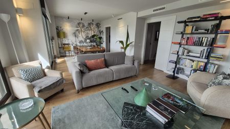 Jardín privado, diseño y luz | Chalet de esquina único en Boadilla - Photo 2