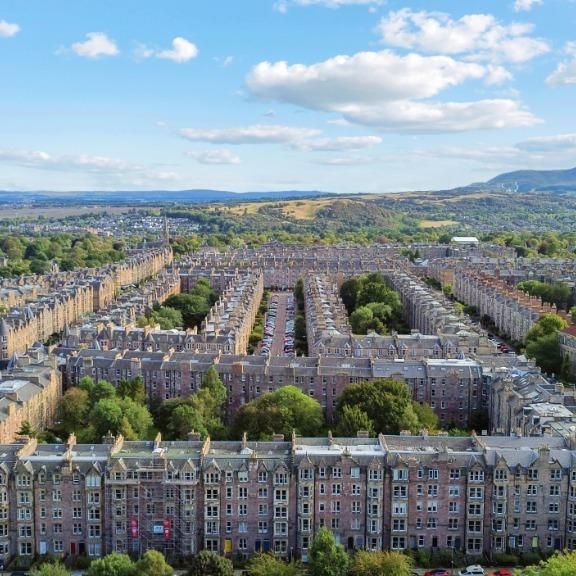 4 bedroom flat to rent - Photo 1