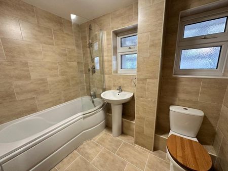 3 bedroom semi-detached house to rent - Photo 5