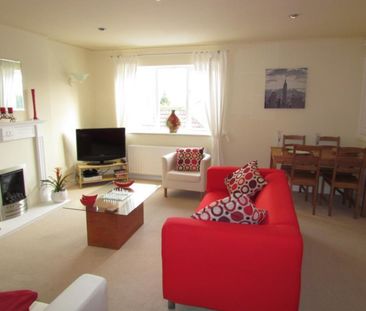 2 bedroom Flat To Let - Photo 1