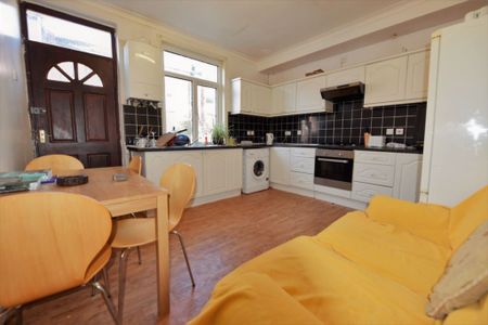 2 bedroom House in Thornville Street Bed), Leeds - Photo 4