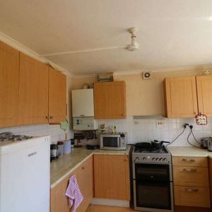 OX Living is proud to present this high-quality 5-bedroom co-living property, perfect for working professionals. Room 2 - Photo 2