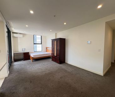 Modern Apartment with Water & City Views - Photo 4