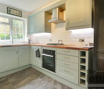 Crofton Way, Enfield, Middlesex, EN2 8HR - Photo 2