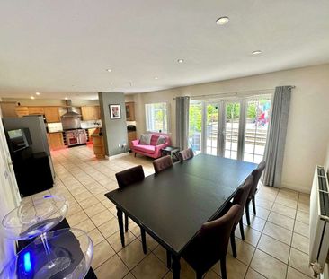 A substantial, detached, family home, in a quiet cul de sac to the ... - Photo 2