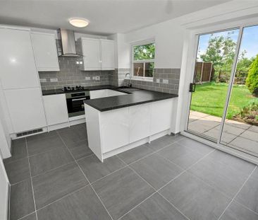 2 bedroom semi-detached house to rent - Photo 6