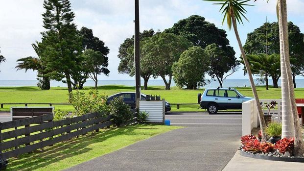 Newly Renovated Beach Bungalow - Photo 1