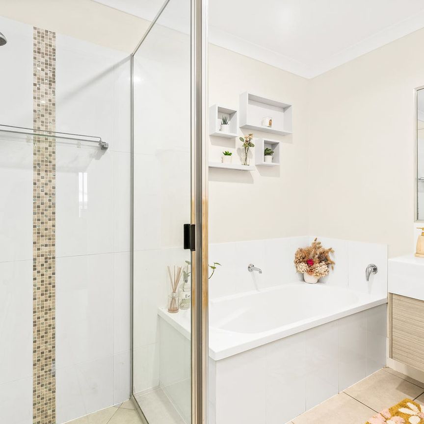 Stylish open plan living in Mayfair Estate! - Photo 1