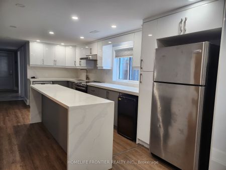 For Lease - 23 Bowsprit Avenue, Toronto, Ontario - Photo 4