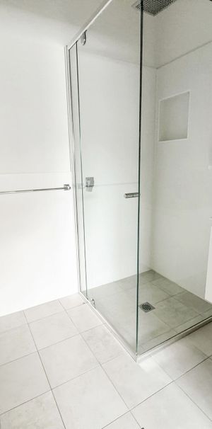 Modern 3 bedroom townhouse close to CBD. - Photo 1