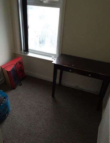 3 bed Terraced - To Let - Photo 2