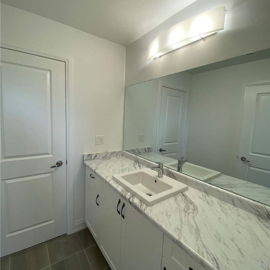 For Lease - 102 Frank Kelly Drive, East Gwillimbury, Ontario - Photo 1