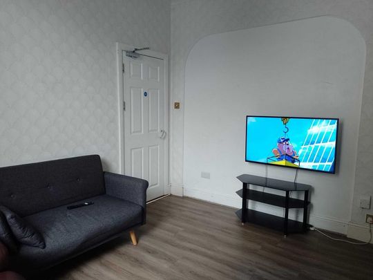 4 bedroom terraced house to rent - Photo 1