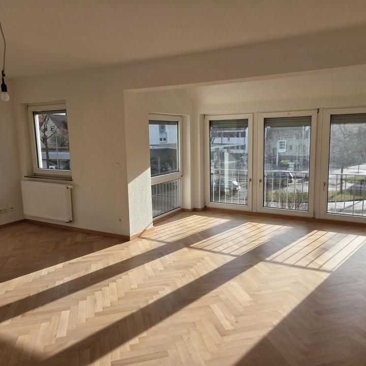 Lichtdurchflutete 3-Zimmer Wohnung Erstbezug nach Renovierung ab sofort! - Photo 1