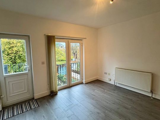 4 Bed Flat, Trevelyan Road, SW17 - Photo 1