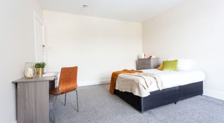 10 Buckingham Mount, Hyde Park, Leeds, LS6 1DN - Photo 2