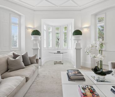 Dating back to 1870 beautifully refurbished throughout, occupying one of Surrey's most iconic landmark buildings, Ruxley Tower offers a rare opportunity to enjoy an exceptional stay in a unique home. - Photo 3