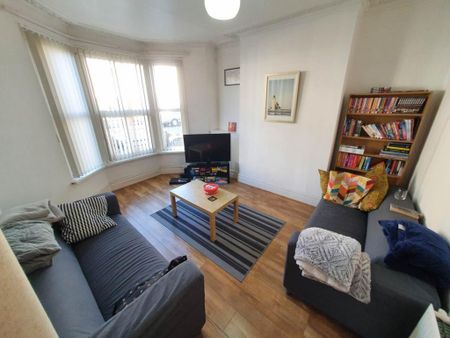 4 bedroom terraced house to rent - Photo 2