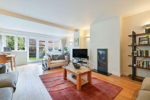 Pilgrim Mews, Reigate, RH2 - Photo 1