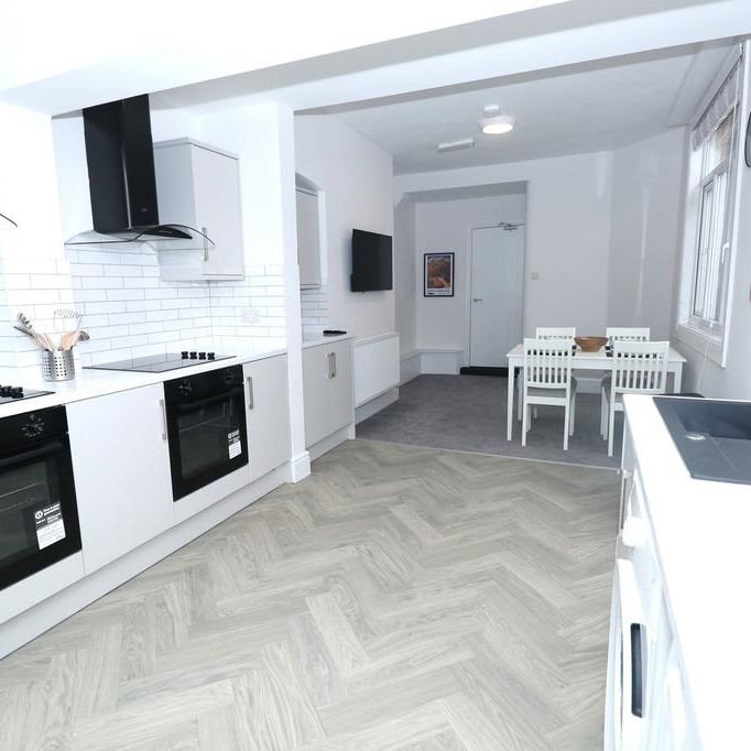 8 bedroom house share to rent - Photo 1