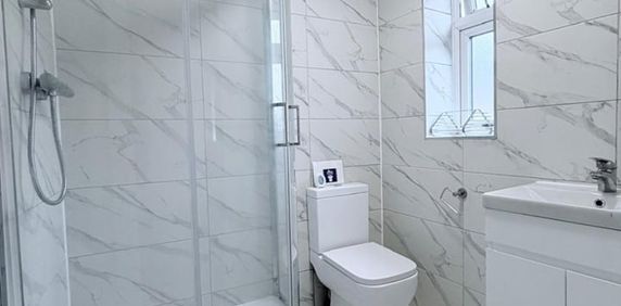 Studio Flat, Wellington Road North, TW4 - Photo 2