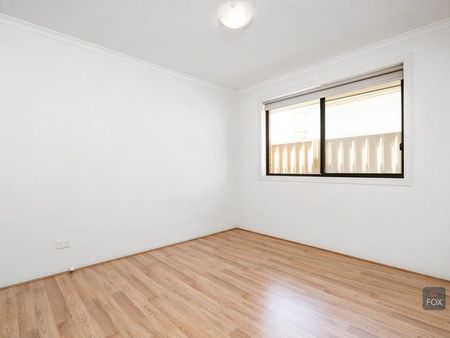 Modern low maintenance family home - Photo 2