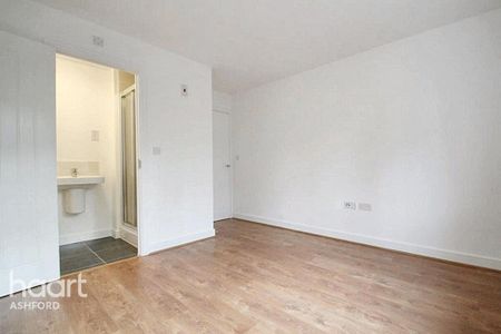 4 bedroom semi-detached house to rent - Photo 2