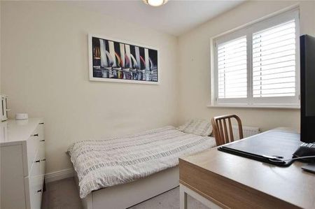 Woking, Surrey, GU21 - Photo 5