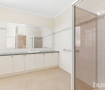 SPACIOUS BEACHSIDE 3 BEDROOM TOWNHOUSE - Photo 6