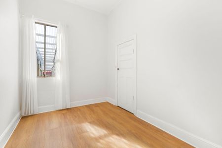 Unfurnished Two Bedroom Home - Photo 2